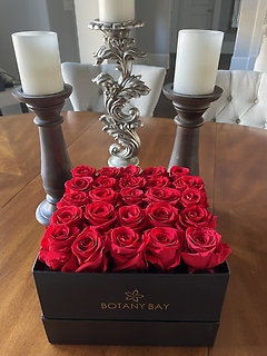 Grande Luxury Square Red Rose Box